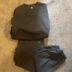 ALO Yoga Jogger Sweatpants and sweatshirt set